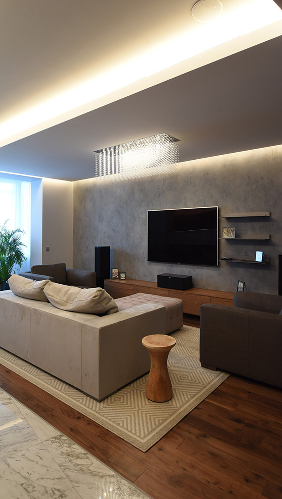 Ejemplo de salón abierto contemporáneo de tamaño medio con suelo de mármol, televisor colgado en la pared, suelo gris y paredes grises