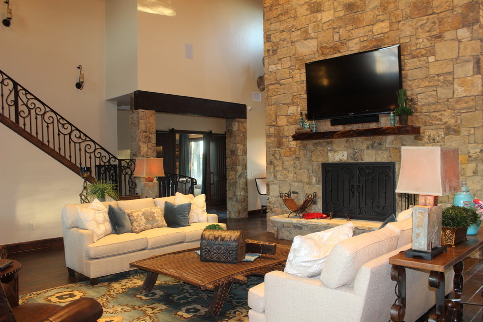 Photo of a rustic living room in Austin.