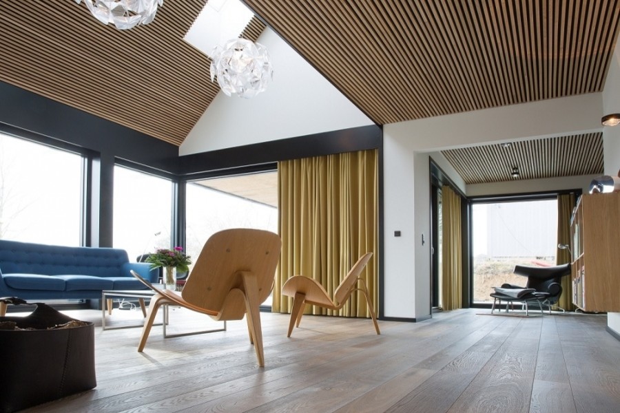 Ispirazione per un soggiorno moderno aperto con pavimento in legno massello medio e nessuna TV