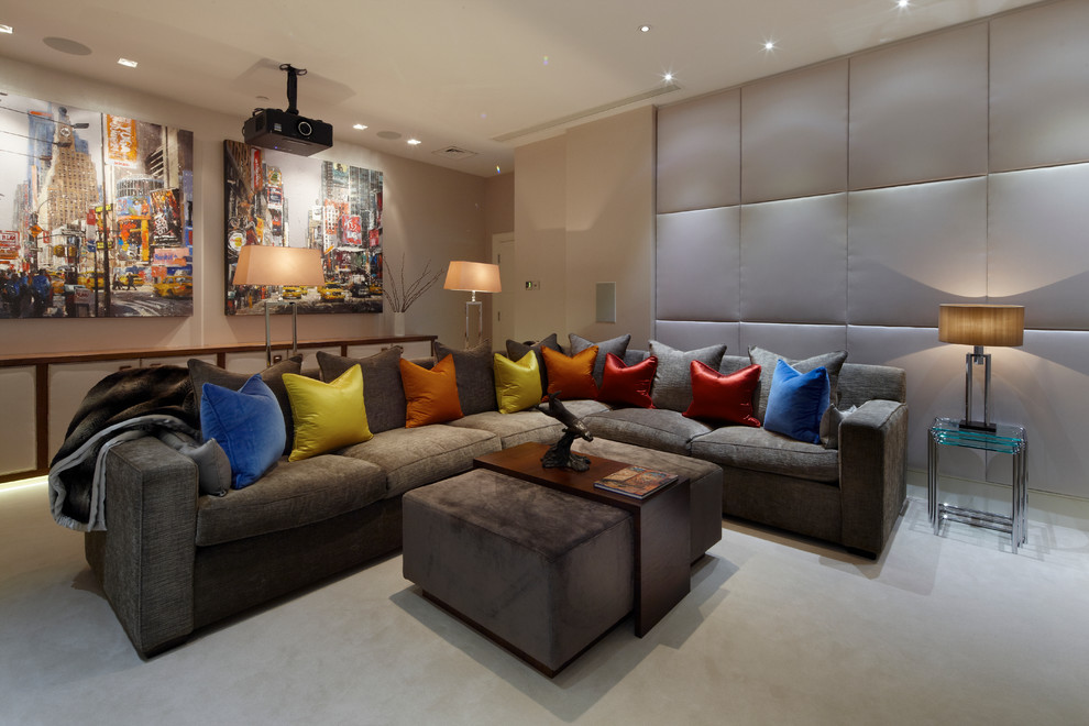 Idee per un soggiorno contemporaneo di medie dimensioni e aperto con pareti beige e moquette