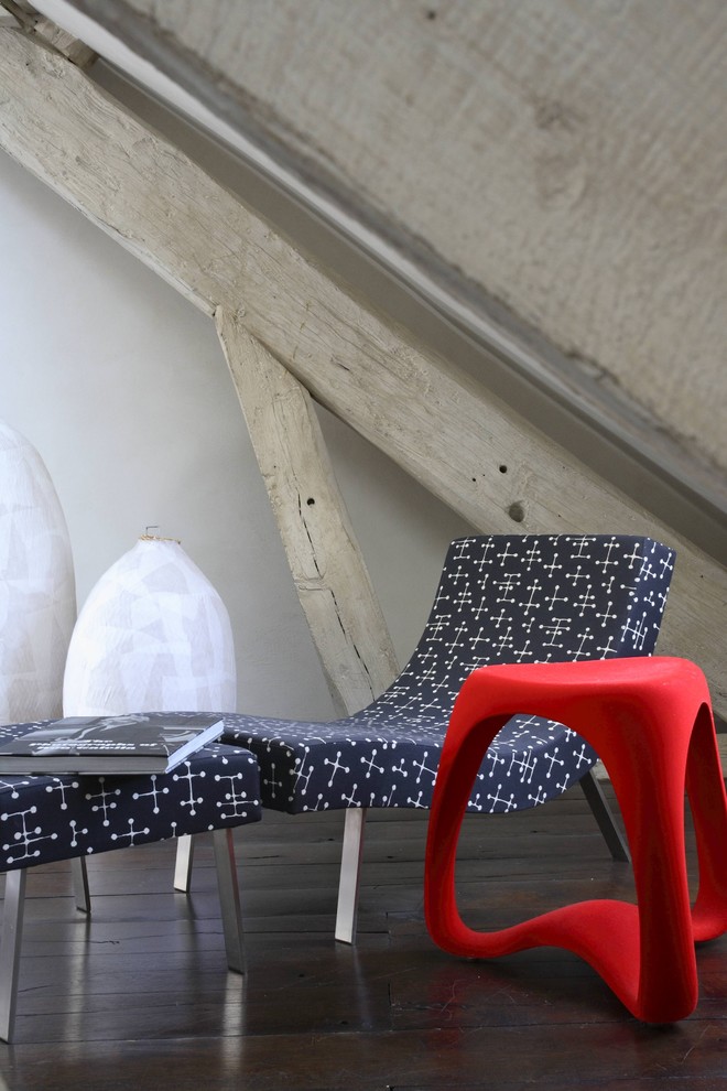 Ispirazione per un soggiorno minimalista con pareti grigie