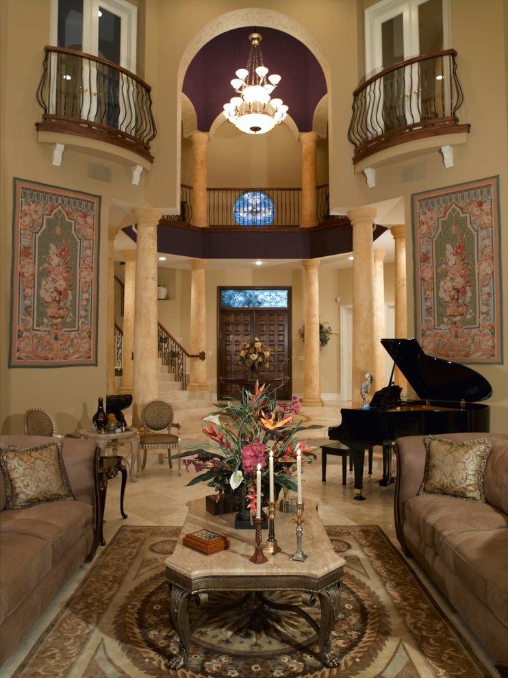 Ejemplo de salón con rincón musical mediterráneo con paredes beige