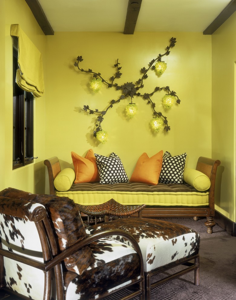 Свежая идея для дизайна: маленькая изолированная гостиная комната в стиле фьюжн с зелеными стенами и ковровым покрытием без камина, телевизора для на участке и в саду - отличное фото интерьера