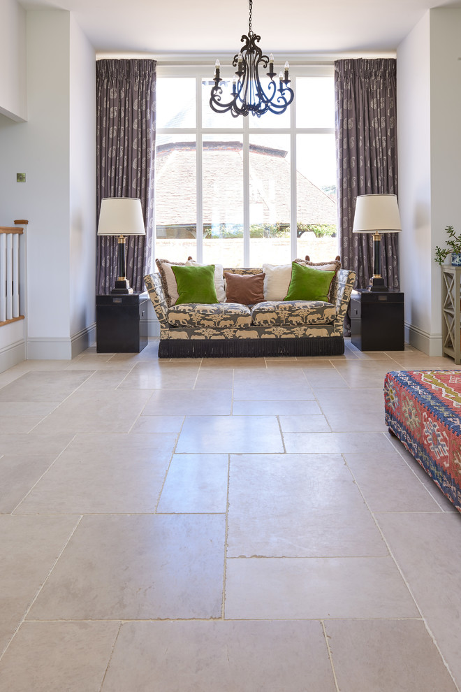 Foto di un soggiorno country con pavimento in pietra calcarea