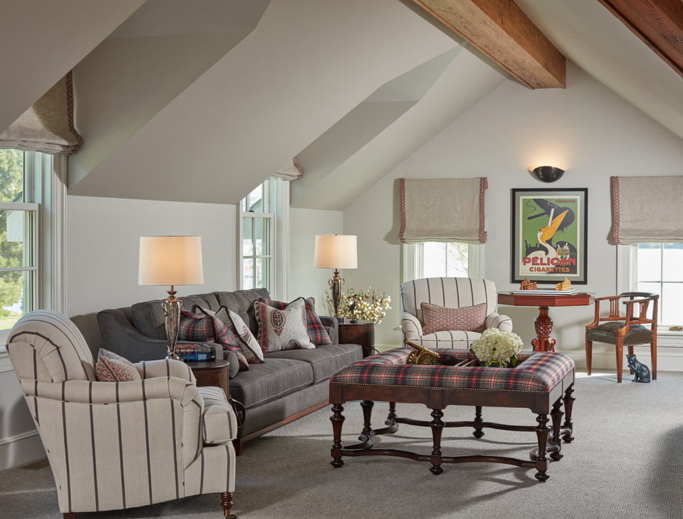 Ispirazione per un soggiorno tradizionale chiuso con pareti beige, moquette e pavimento grigio
