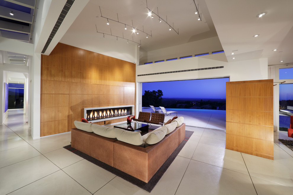 Свежая идея для дизайна: гостиная комната в стиле модернизм с горизонтальным камином без телевизора - отличное фото интерьера