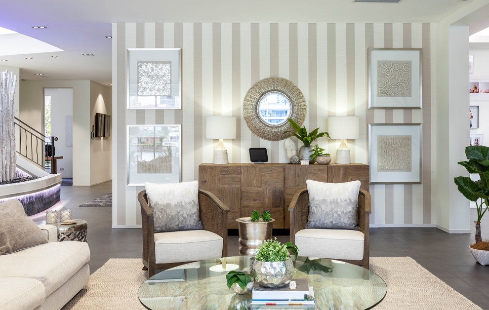 Offenes Klassisches Wohnzimmer ohne Kamin mit weißer Wandfarbe, Keramikboden und TV-Wand in Gold Coast - Tweed