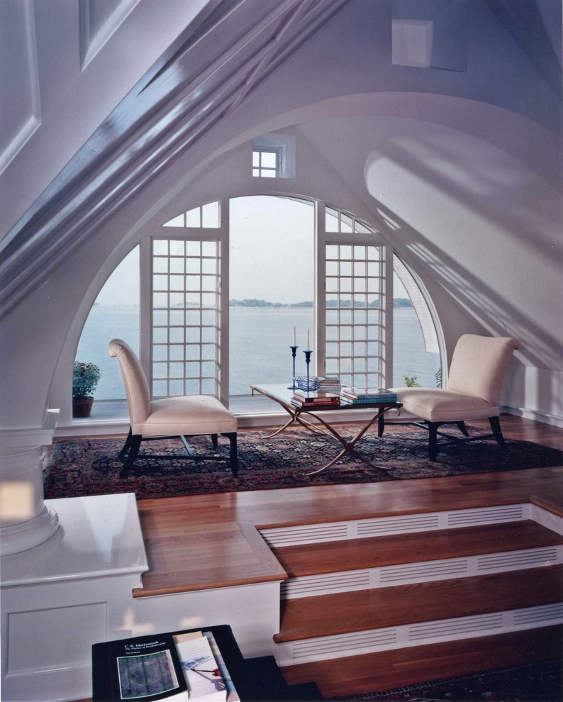 Идея дизайна: парадная, изолированная гостиная комната среднего размера в морском стиле с оранжевыми стенами и светлым паркетным полом