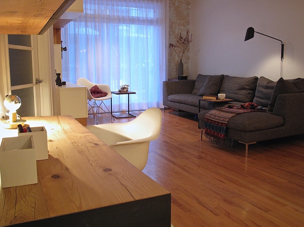 На фото: гостиная комната в скандинавском стиле с