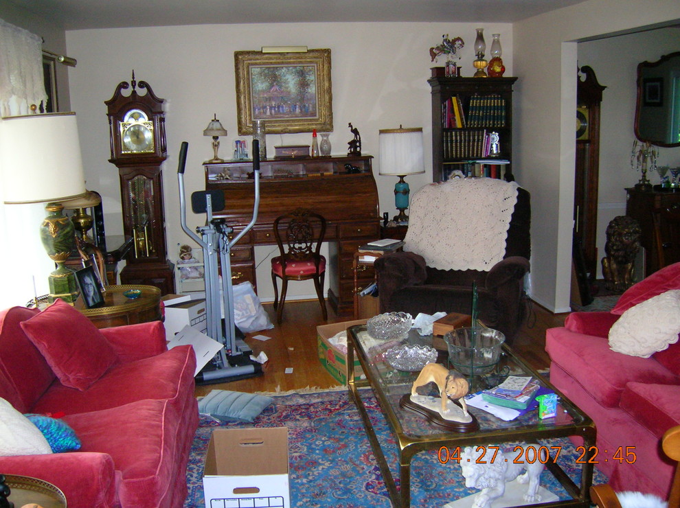 Inspiration for a timeless living room remodel in Detroit