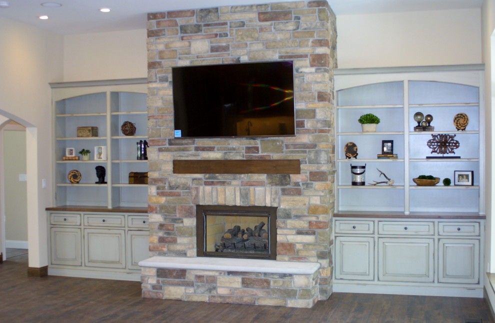 Foto de salón actual sin chimenea con marco de chimenea de piedra y televisor colgado en la pared