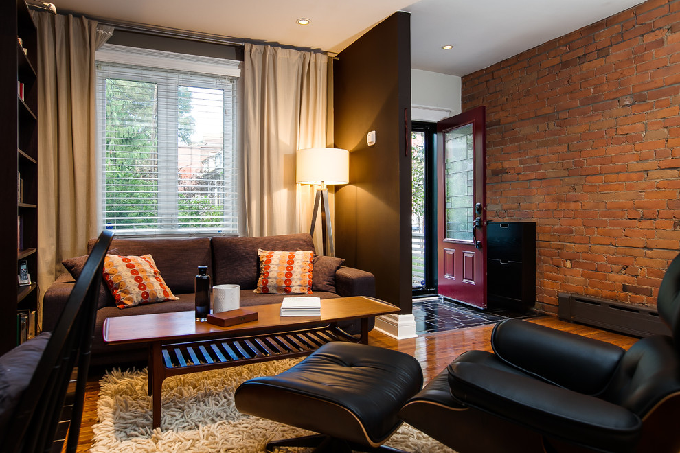 Пример оригинального дизайна: изолированная гостиная комната в современном стиле с ковром на полу