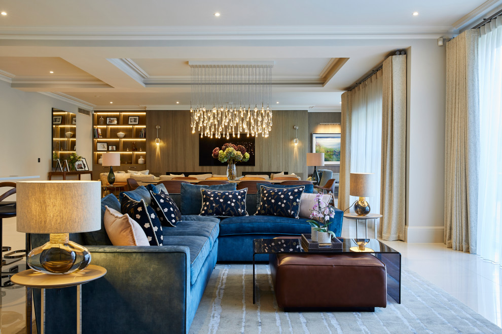Свежая идея для дизайна: большая парадная, открытая гостиная комната в стиле неоклассика (современная классика) с серыми стенами, серым полом и кессонным потолком - отличное фото интерьера
