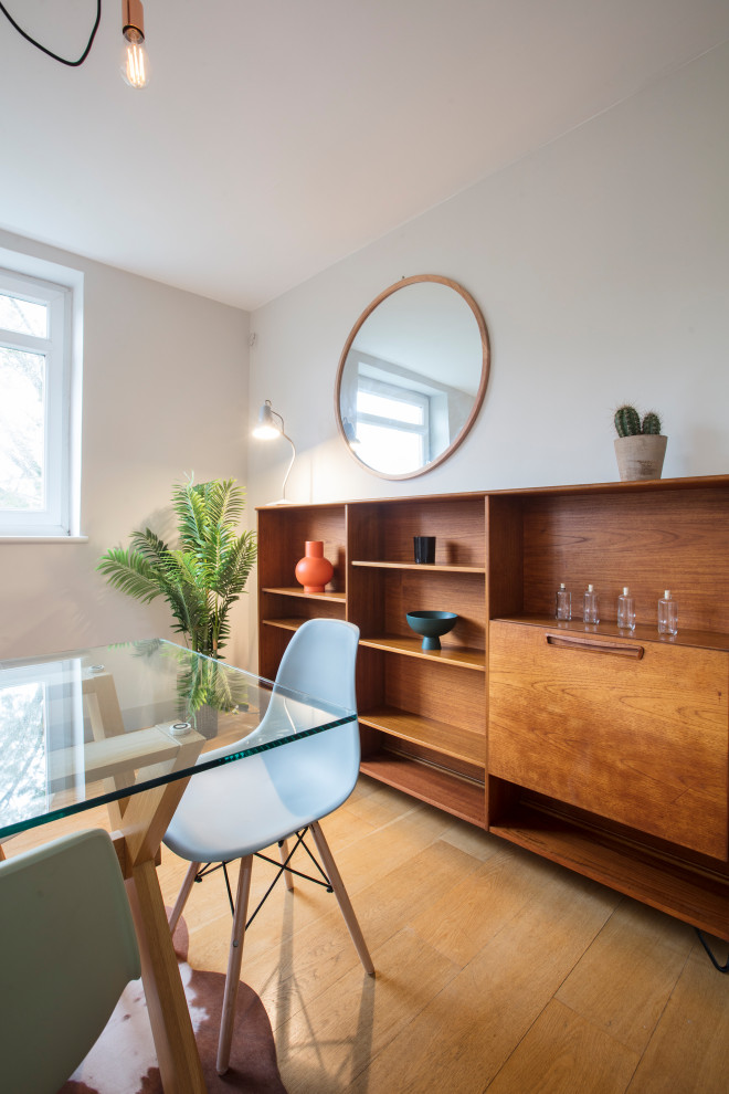 Стильный дизайн: гостиная комната в стиле ретро - последний тренд