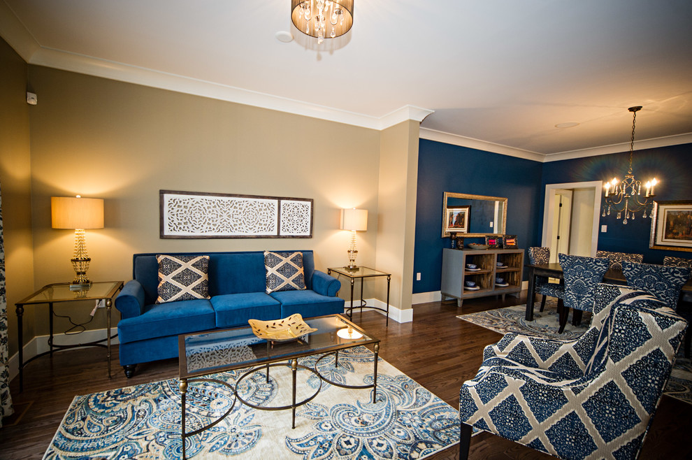 Idee per un piccolo soggiorno classico aperto con sala formale, pareti beige e parquet scuro