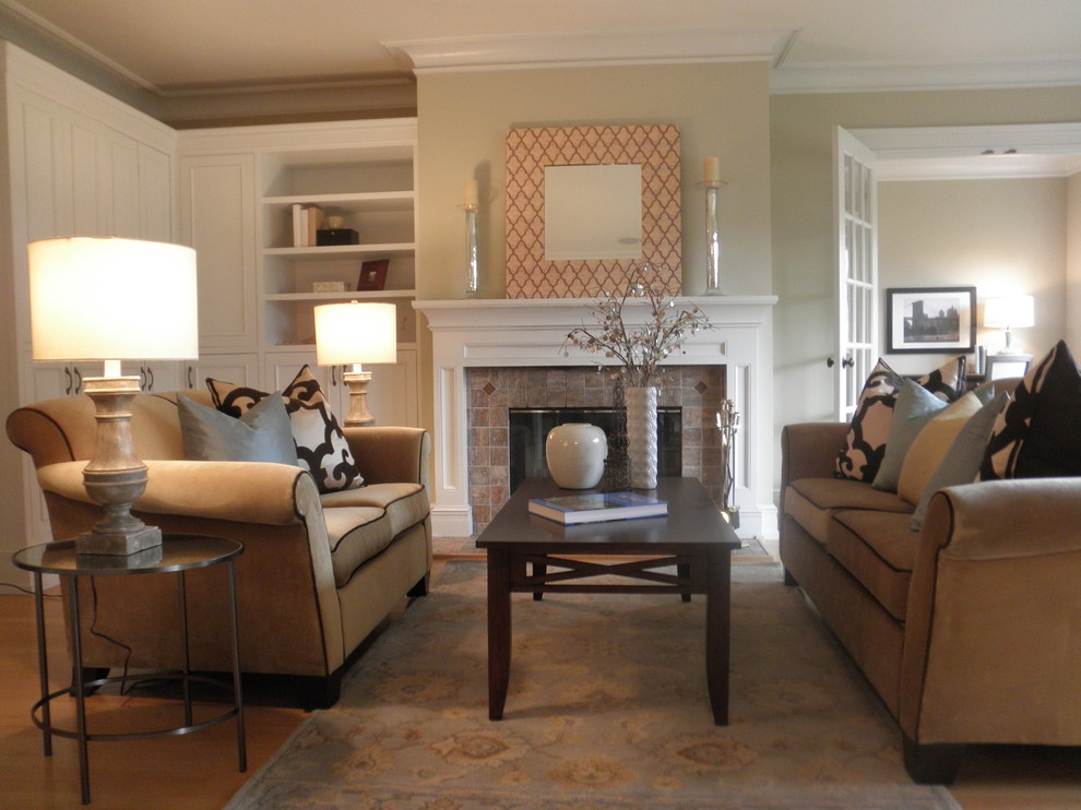 Example of a classic living room design in Seattle