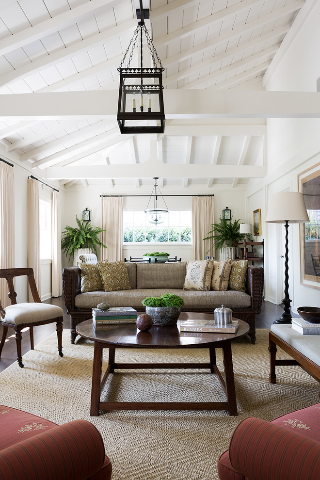 This is an example of a traditional living room in Los Angeles.