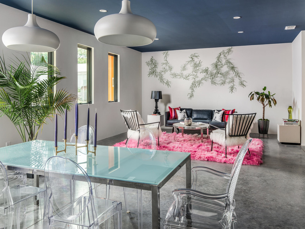 Идея дизайна: открытая гостиная комната среднего размера в стиле лофт с синими стенами и бетонным полом