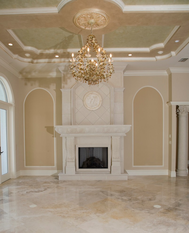 Idee per un soggiorno tradizionale con sala formale, pareti beige, pavimento in marmo, camino classico e cornice del camino in pietra