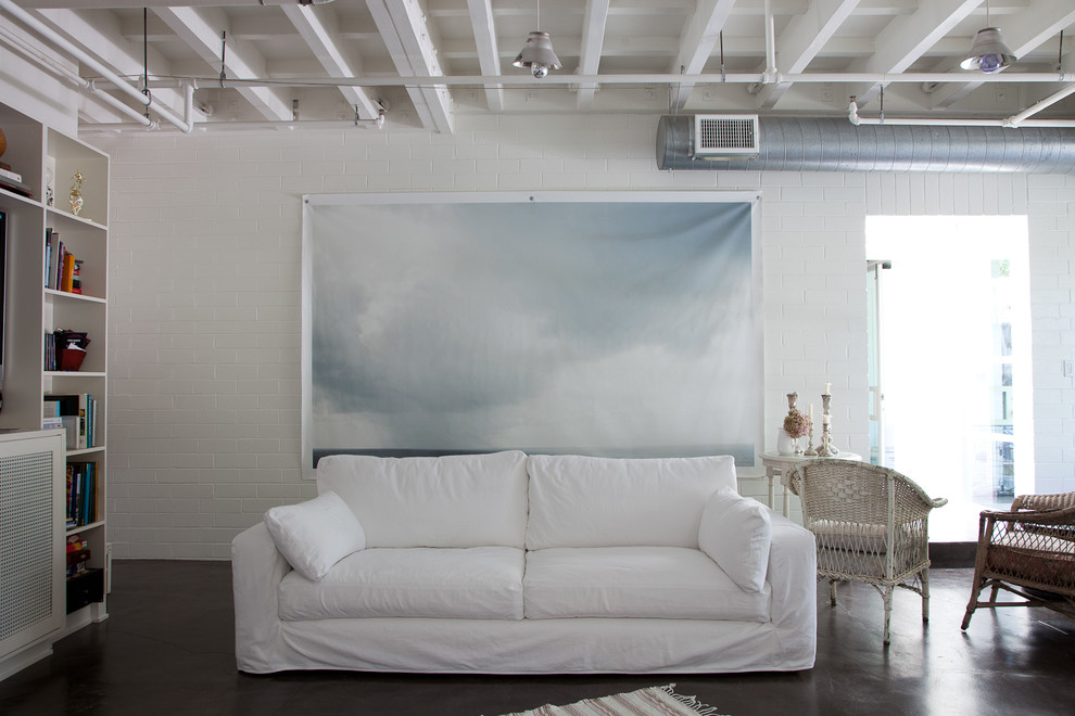 Idee per un grande soggiorno stile shabby aperto con pareti bianche