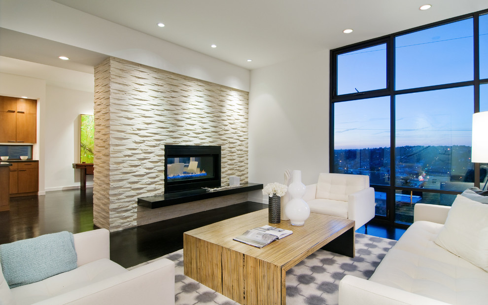 Modernes Wohnzimmer mit Tunnelkamin in Seattle