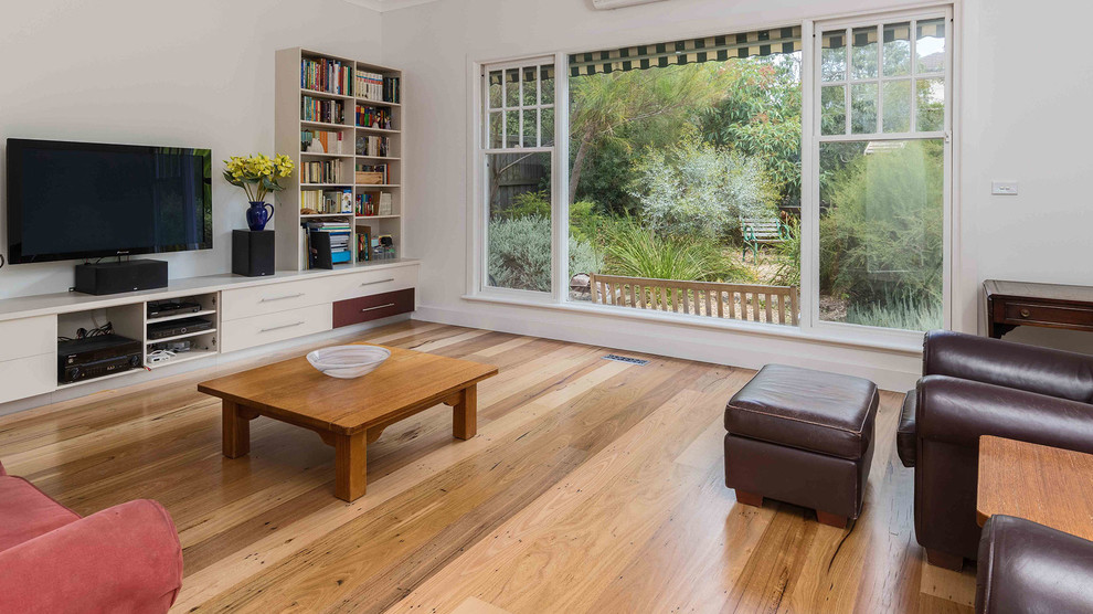 Recycled Messmate blend timber floorboards Contemporary Living Room