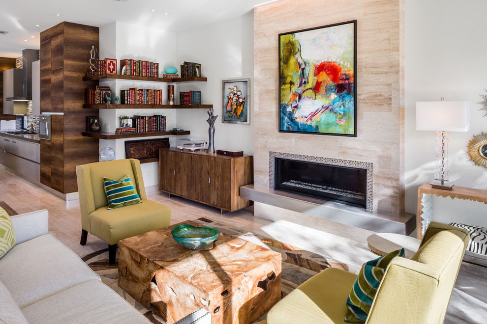 Kleines, Fernseherloses, Offenes Modernes Wohnzimmer mit Travertin, Gaskamin und Kaminumrandung aus Stein in Austin