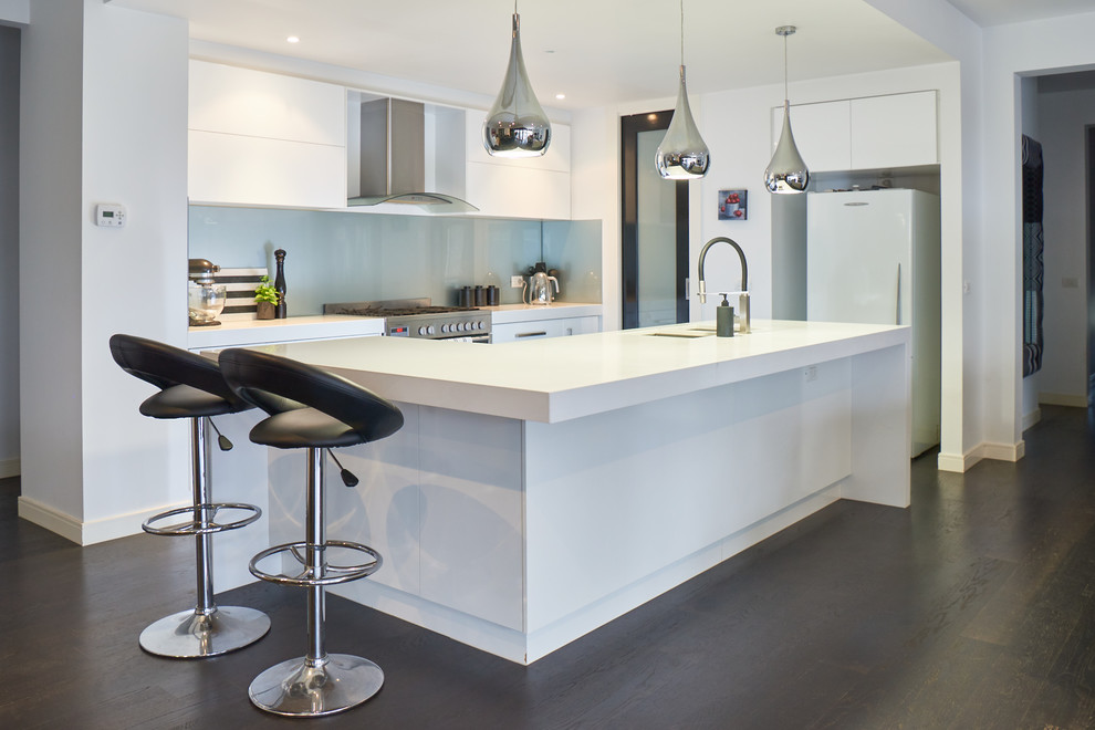 Photo of a large contemporary kitchen in Melbourne.