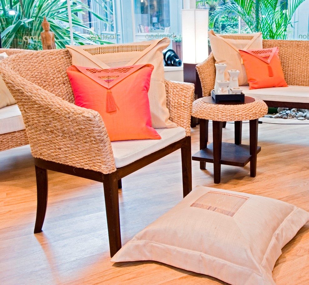 Design ideas for a world-inspired living room in Hawaii.