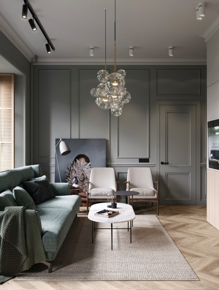 Klassisches Wohnzimmer ohne Kamin mit grauer Wandfarbe, hellem Holzboden und Wandpaneelen in Paris