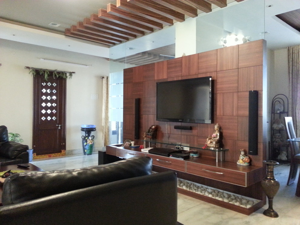 Asian living room photo in Hyderabad