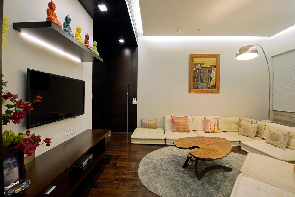Inspiration for an asian living room remodel in Mumbai
