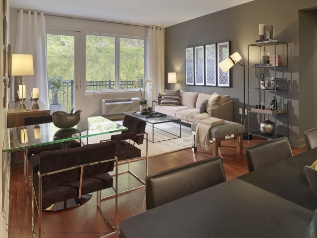 Immagine di un piccolo soggiorno minimalista aperto con sala formale, pareti grigie, parquet scuro, nessun camino e nessuna TV