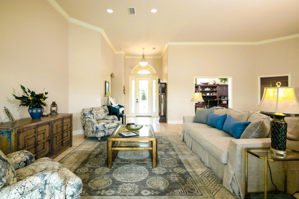 Repräsentatives Klassisches Wohnzimmer mit Marmorboden und beigem Boden in Tampa