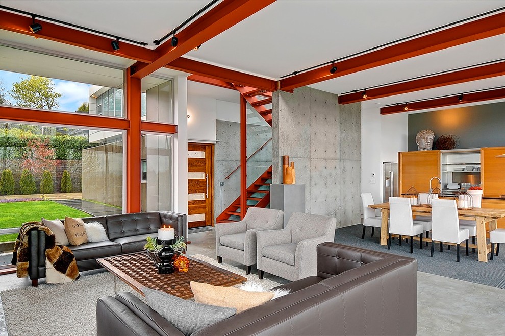 Стильный дизайн: гостиная комната в современном стиле с бетонным полом - последний тренд