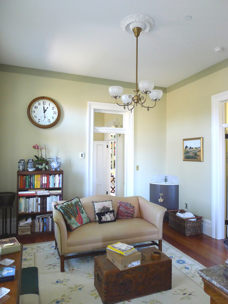 This is an example of a rural living room in San Francisco.