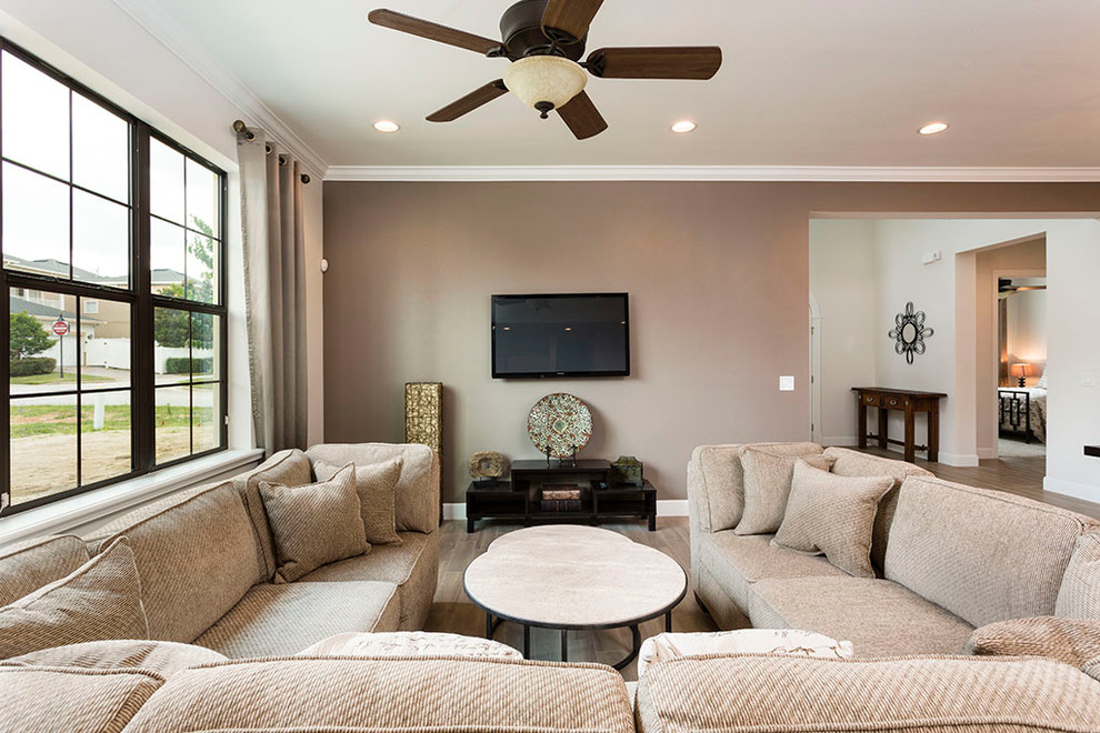 Design ideas for a classic living room in Orlando.