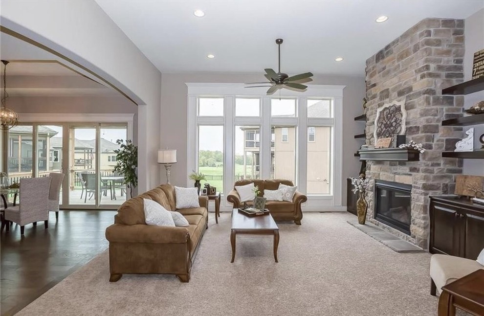 Reverse 1.5 Story home in Stone Canyon, Blue Springs, MO Transitional