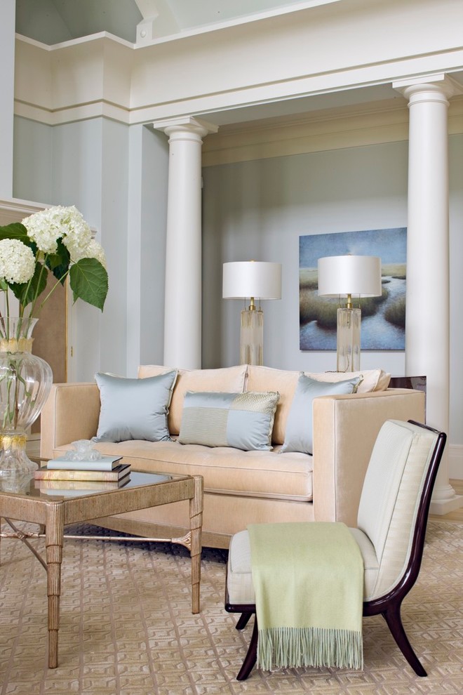 Design ideas for a classic living room in Miami.
