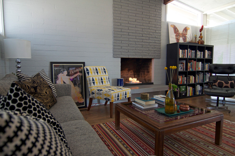 Mid-century modern living room photo in Dallas