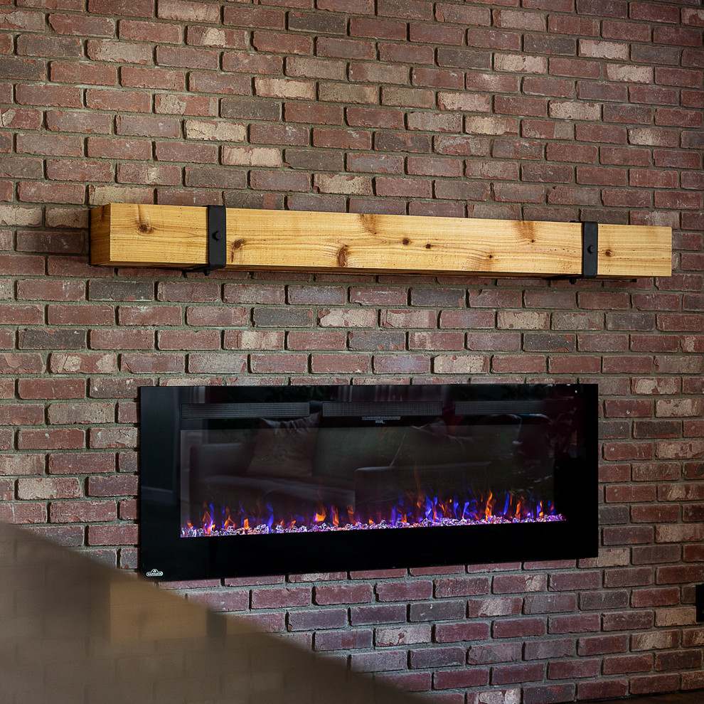エドモントンにある高級な小さなインダストリアルスタイルのおしゃれなLDK (緑の壁、無垢フローリング、標準型暖炉、レンガの暖炉まわり、壁掛け型テレビ、茶色い床) の写真