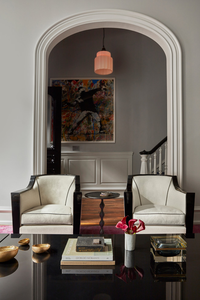 Пример оригинального дизайна: изолированная гостиная комната среднего размера в стиле ретро с серыми стенами и паркетным полом среднего тона без камина