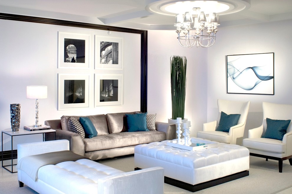 Cette image montre un grand salon design avec un mur blanc.