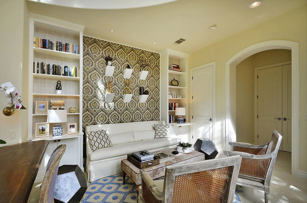 Idee per un soggiorno minimal con moquette e pavimento beige
