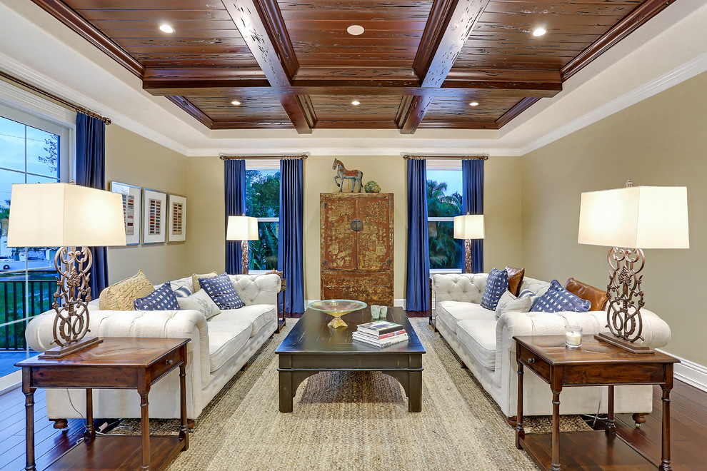 Großes, Repräsentatives, Fernseherloses, Abgetrenntes Klassisches Wohnzimmer ohne Kamin mit beiger Wandfarbe, dunklem Holzboden und braunem Boden in Tampa