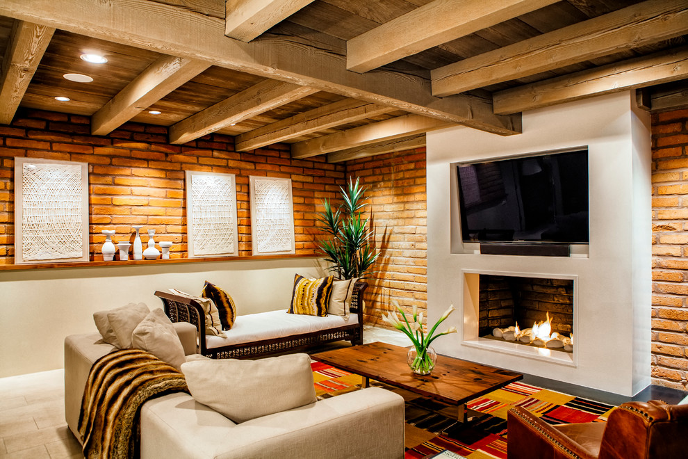 Imagen de salón moderno con todas las chimeneas y pared multimedia