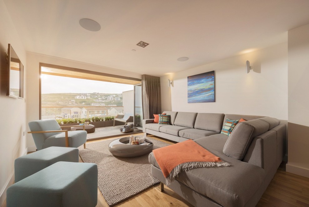 Modernes Wohnzimmer in Cornwall