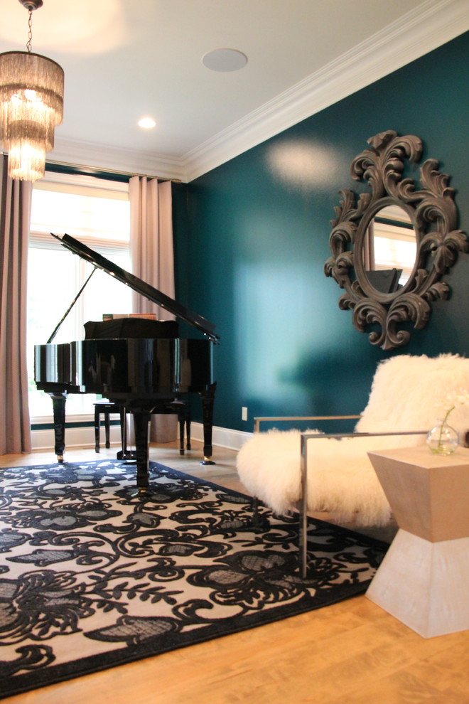 Свежая идея для дизайна: огромная изолированная гостиная комната в стиле неоклассика (современная классика) с музыкальной комнатой, синими стенами и паркетным полом среднего тона без телевизора - отличное фото интерьера