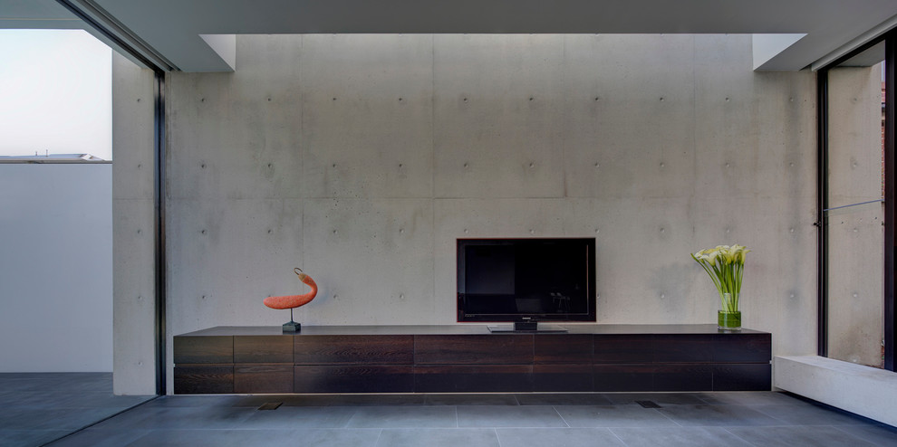 Réalisation d'un salon design de taille moyenne et ouvert avec un mur gris.