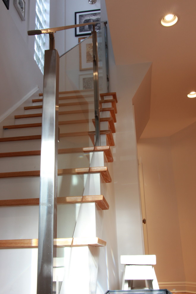 Идея дизайна: лестница среднего размера в современном стиле
